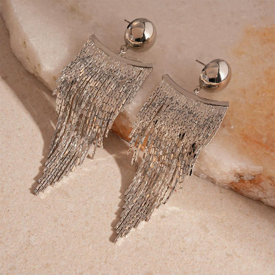 Fashionable And Individual Cold Metal Tassel Silver Needle Earrings Electroplated Simple And Elegant High-End Earrings For Women
Fashionable And Individual Cold Metal Tassel Silver Needle Earrings Electroplated Simple And Elegant High-End Earrings For Women