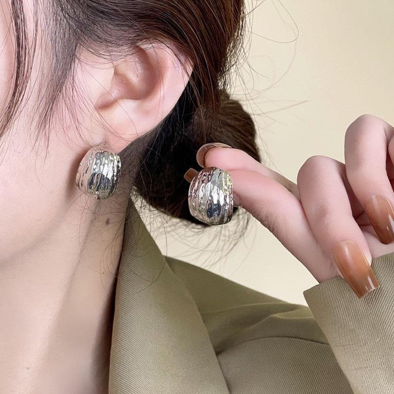 Geometric pleated lava design Doudou stud earrings female, silver needle C-shaped metal earrings earrings 925 silver needle срібний
Geometric pleated lava design Doudou stud earrings female, silver needle C-shaped metal earrings earrings 925 silver needle срібний