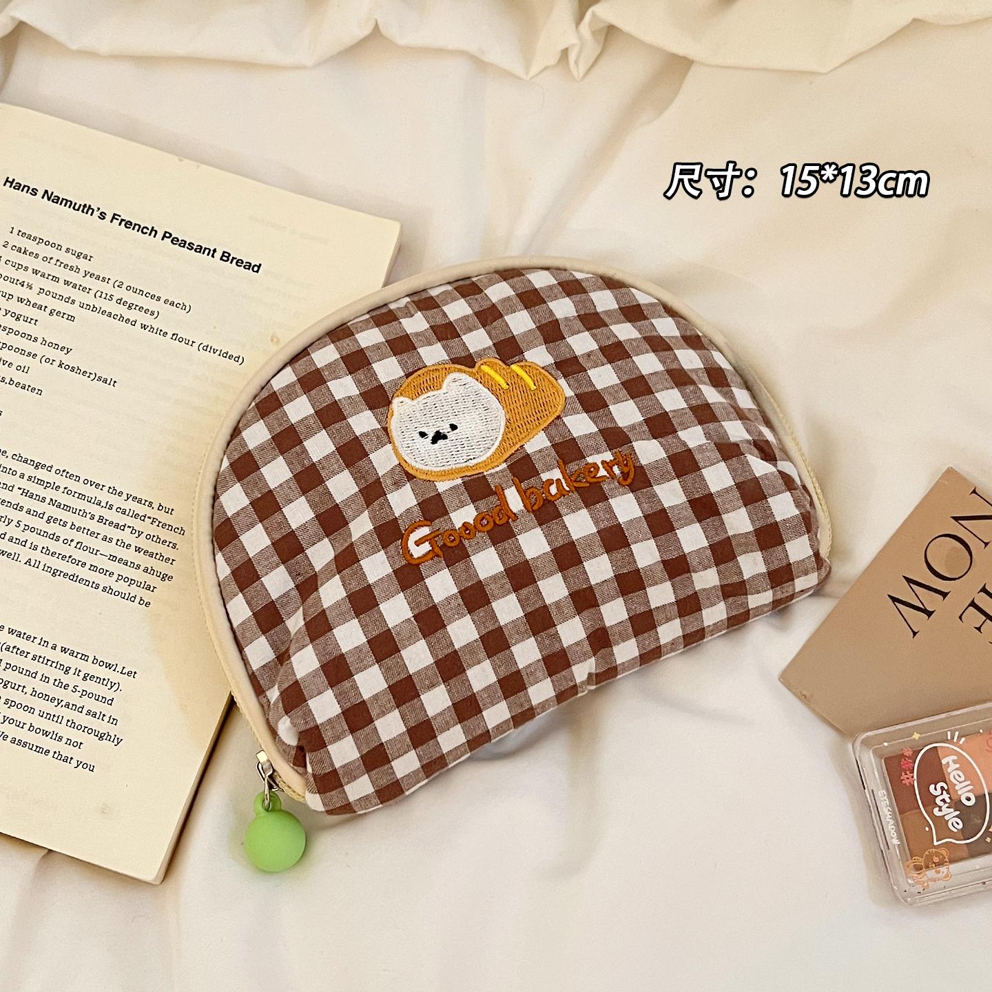 Underwear storage bag, underwear and socks storage bag, three-in-one travel close-fitting clothing sorting bag, separate packaging and portable.
Underwear storage bag, underwear and socks storage bag, three-in-one travel close-fitting clothing sorting bag, separate packaging and portable.