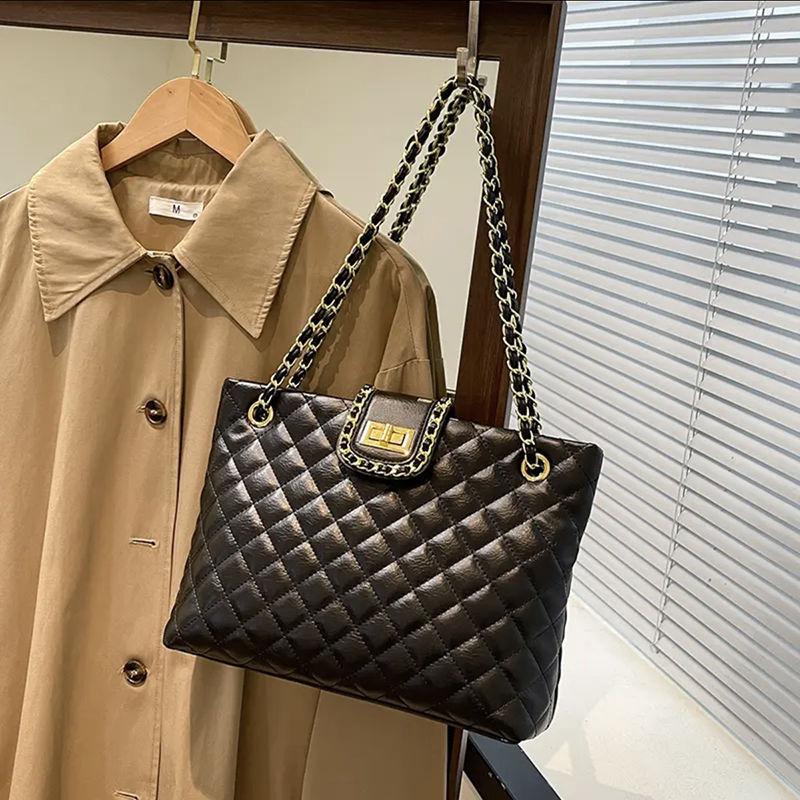 Large capacity new small fragrant chain Internet celebrity popular women tote high sense versatile women shoulder bag
Large capacity new small fragrant chain Internet celebrity popular women tote high sense versatile women shoulder bag