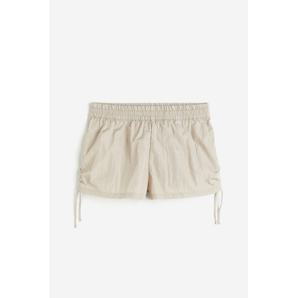 Нейлоновые шорты с завязками HM светло-бежевого цвета
Нейлоновые шорты с завязками HM светло-бежевого цвета