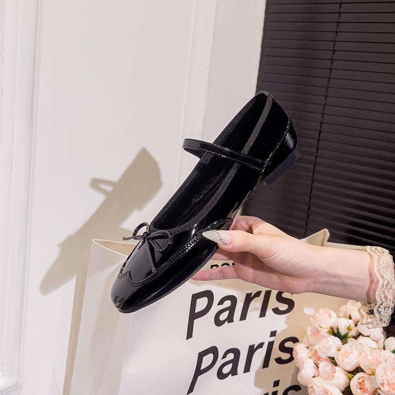 Flat bottom red light mouth single shoes 2025 new spring and autumn women s shoes bow French retro word belt Mary Jane shoes 40 чорний
Flat bottom red light mouth single shoes 2025 new spring and autumn women s shoes bow French retro word belt Mary Jane shoes 40 чорний