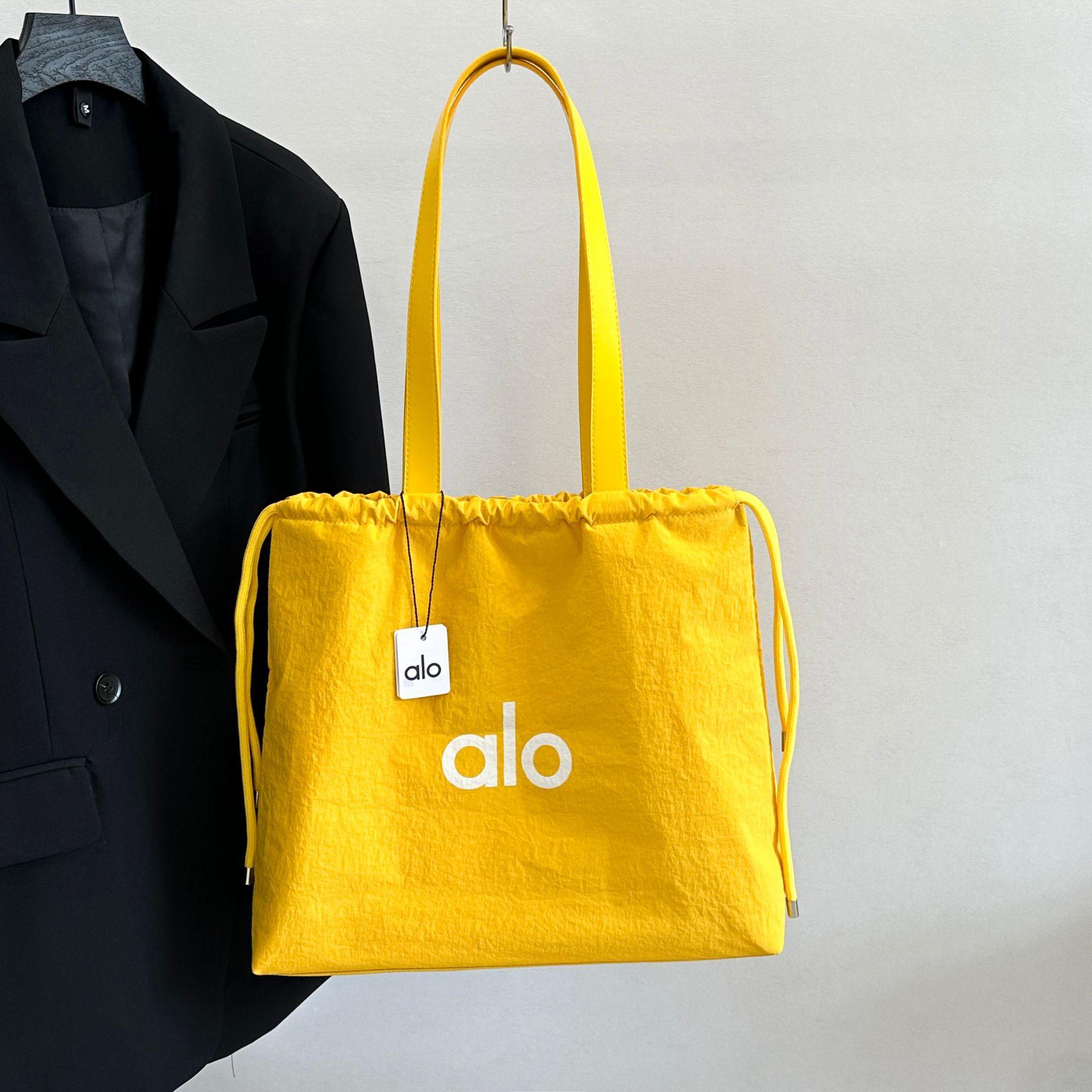 Bundle Pocket, Single Shoulder Crossbody, Large Capacity Tote Bag, Women s Casual Commuting Bag, Minimalist, Quiet Luxury Style, Minimalist жовтий
Bundle Pocket, Single Shoulder Crossbody, Large Capacity Tote Bag, Women s Casual Commuting Bag, Minimalist, Quiet Luxury Style, Minimalist жовтий