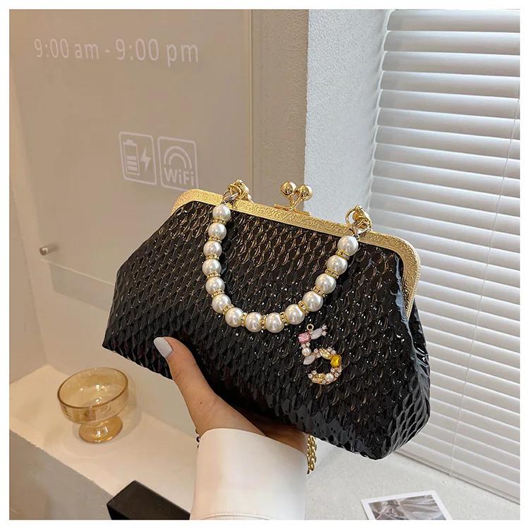 Luxury Designer Women White Shoulder Bags Gold Silver Crossbody Bags Pearl Evening Clutch Chain Shell Clip Party Handbags
Luxury Designer Women White Shoulder Bags Gold Silver Crossbody Bags Pearl Evening Clutch Chain Shell Clip Party Handbags