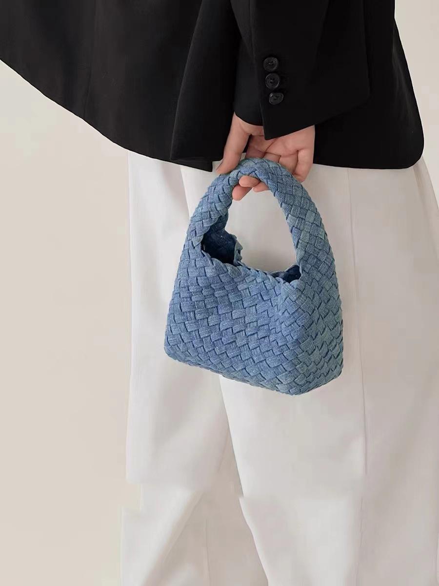 Сумка кроссбоди ручной работы из денима с цепочкой-корзиной Standard
Сумка кроссбоди ручной работы из денима с цепочкой-корзиной Standard