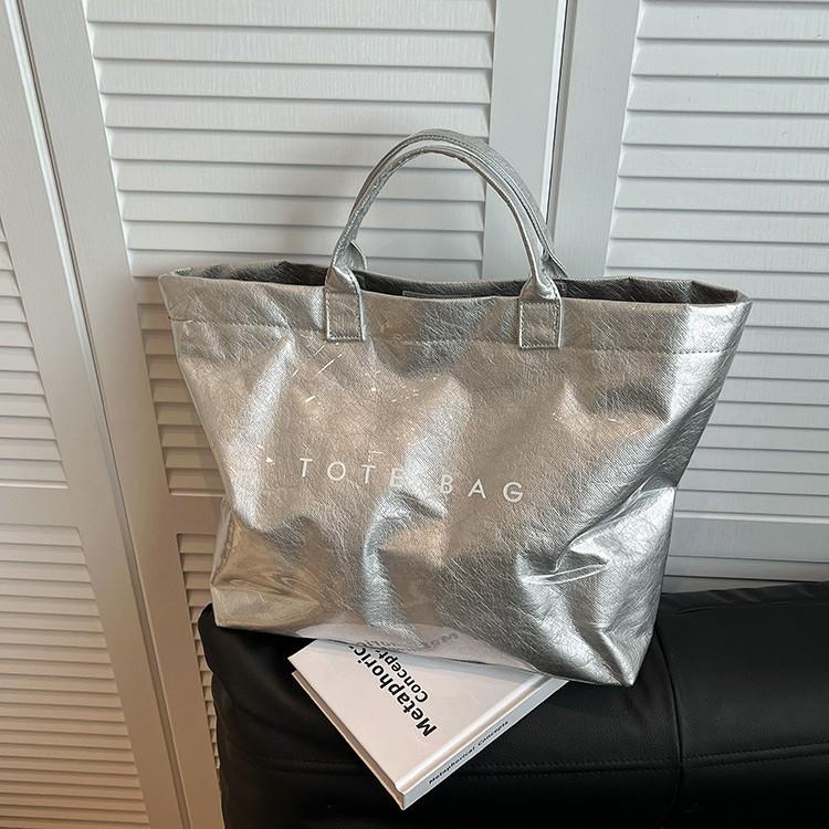Tote bag women s large-capacity new spring and summer versatile jelly bag casual waterproof college student bag коричневый
Tote bag women s large-capacity new spring and summer versatile jelly bag casual waterproof college student bag коричневый