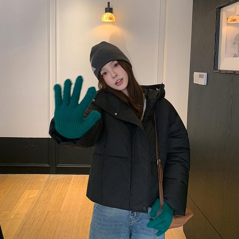 Женская короткая ветрозащитная теплая зимняя куртка с капюшоном и рукавами реглан M чёрный
Женская короткая ветрозащитная теплая зимняя куртка с капюшоном и рукавами реглан M чёрный