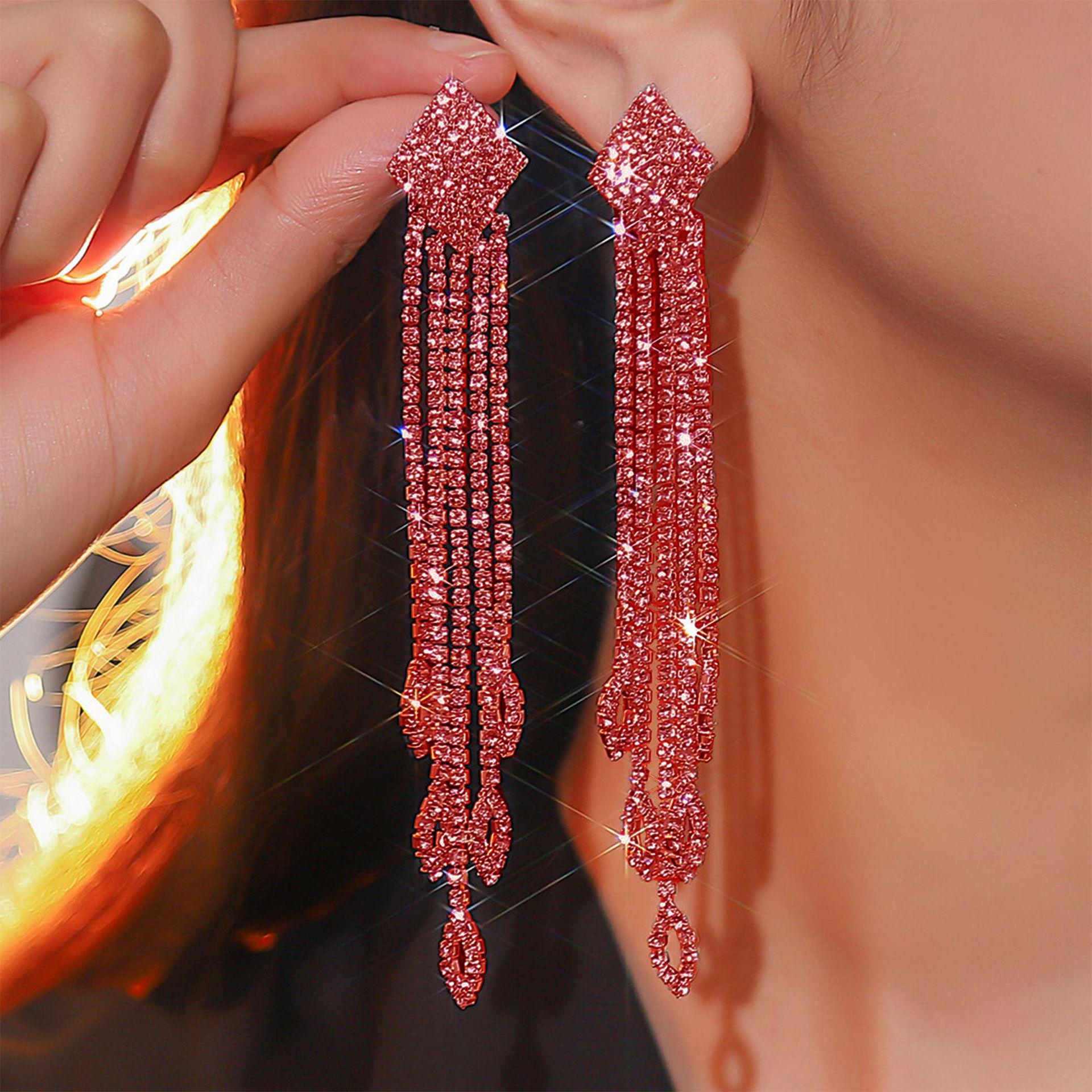 Machika Европейско-американский стиль Преувеличенные длинные серьги с полным бриллиантом для женщин - Модные аксессуары для платья
Machika Европейско-американский стиль Преувеличенные длинные серьги с полным бриллиантом для женщин - Модные аксессуары для платья