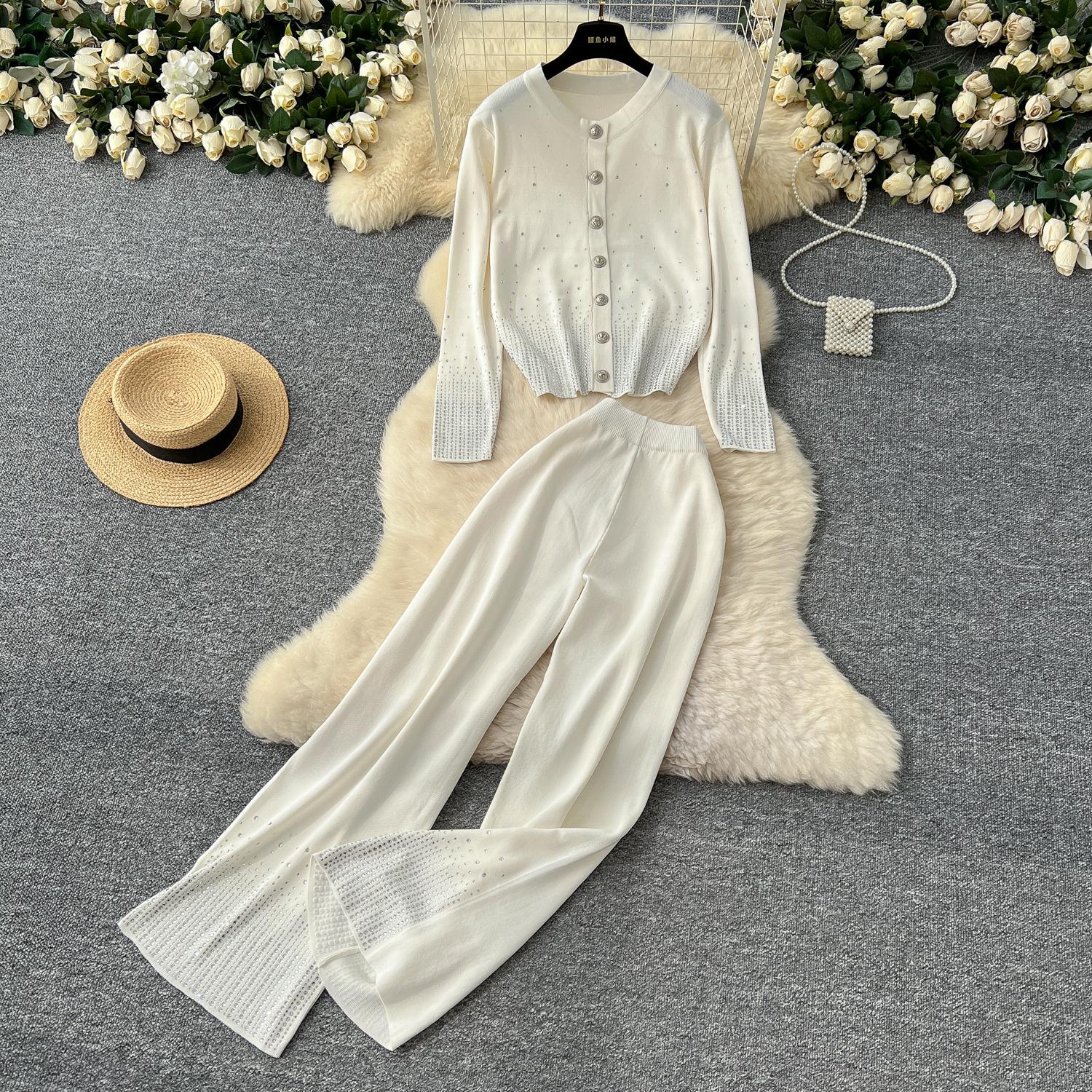 Осень-зима Женский роскошный вязаный свитер с ромбами, спортивный костюм, однобортное пальто, куртка и широкие брюки, комплект из двух предметов One Size белый
Осень-зима Женский роскошный вязаный свитер с ромбами, спортивный костюм, однобортное пальто, куртка и широкие брюки, комплект из двух предметов One Size белый