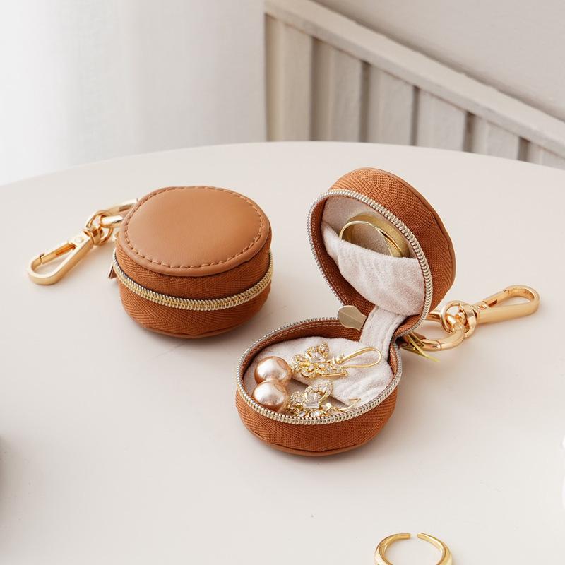 Portable Mini Jewelry Box for Travel - Holds Pendants, Earrings, Studs, Rings, and Small Ornaments 5*4.5*3cm
Portable Mini Jewelry Box for Travel - Holds Pendants, Earrings, Studs, Rings, and Small Ornaments 5*4.5*3cm