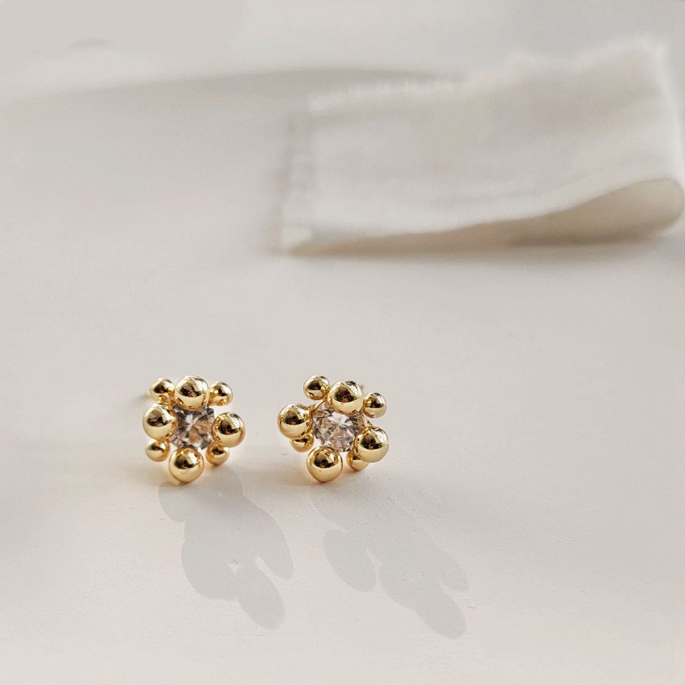 Female Ball Beads Zircon Girls Flower Ball Earrings Women Stud Earrings Korean Style Ear Studs
Female Ball Beads Zircon Girls Flower Ball Earrings Women Stud Earrings Korean Style Ear Studs