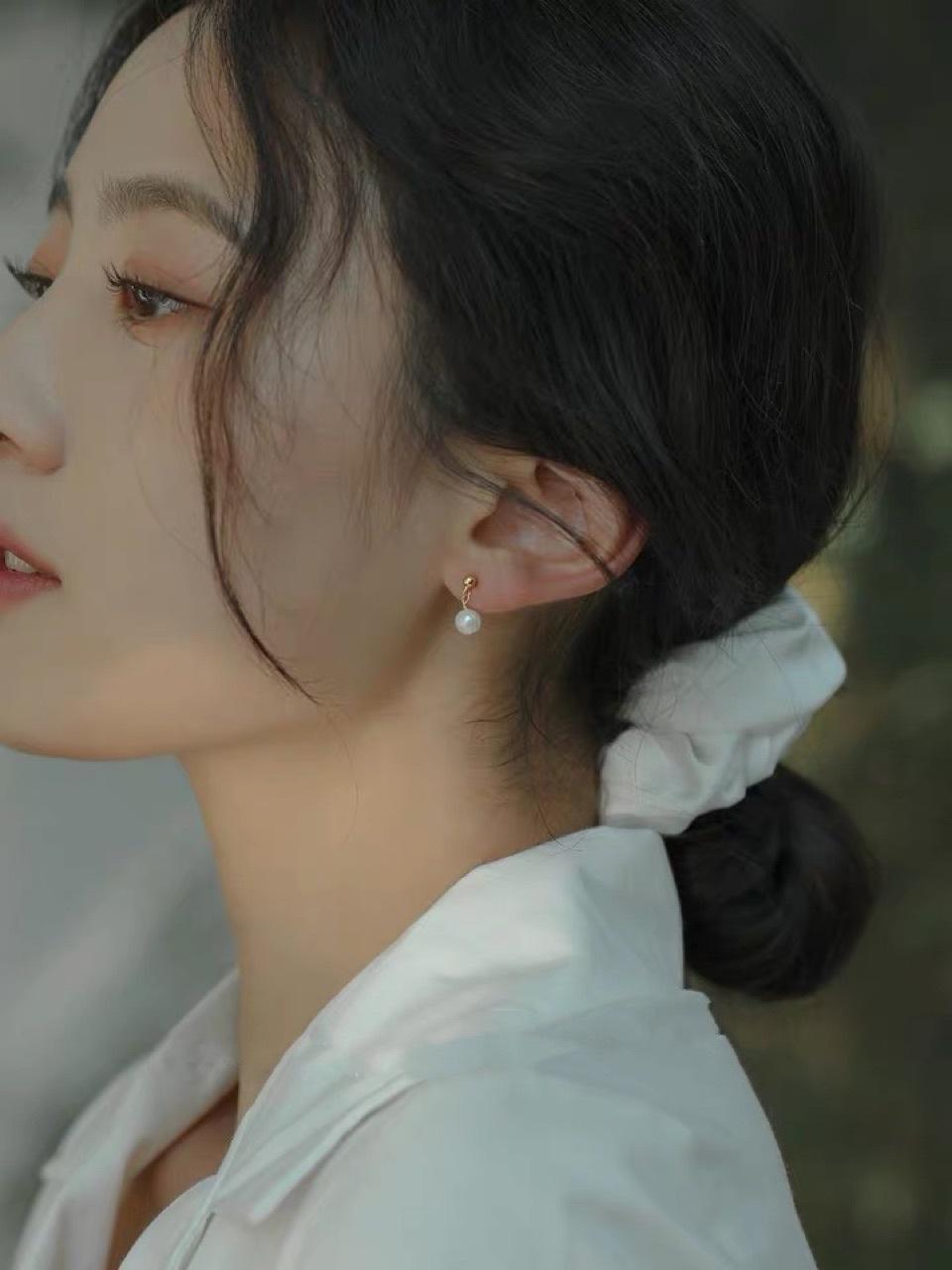 Lanyun Jewelry Natural Freshwater Pearl Earrings Femininity Niche Brand Sense Earrings Manufacturer Wholesale
Lanyun Jewelry Natural Freshwater Pearl Earrings Femininity Niche Brand Sense Earrings Manufacturer Wholesale