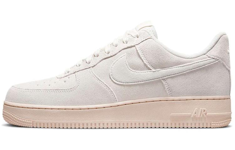 Nike Air Force 1 Low Winter Premium Summit White Suede DO6730-100 38.5
Nike Air Force 1 Low Winter Premium Summit White Suede DO6730-100 38.5