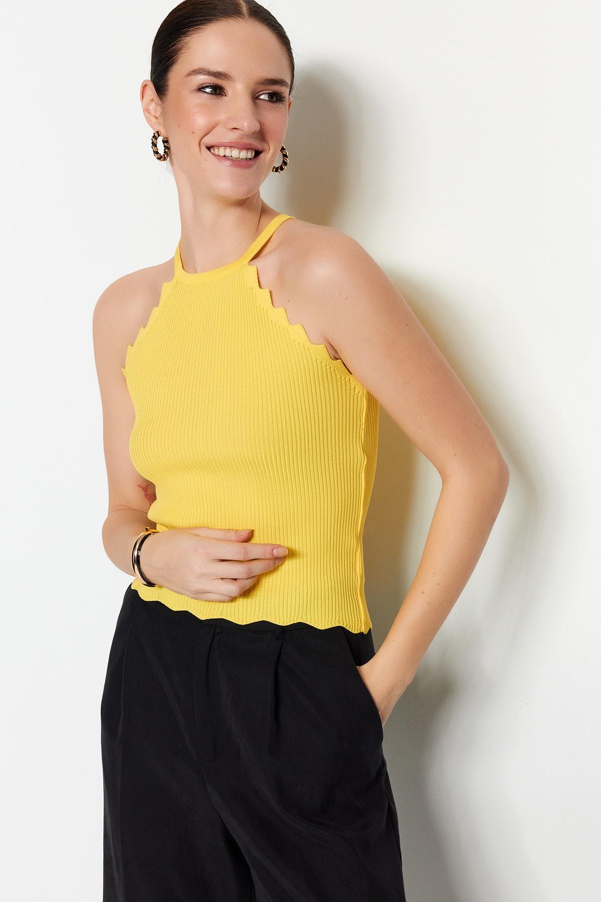 Блузка - Желтая - Классический крой
Блузка - Желтая - Классический крой