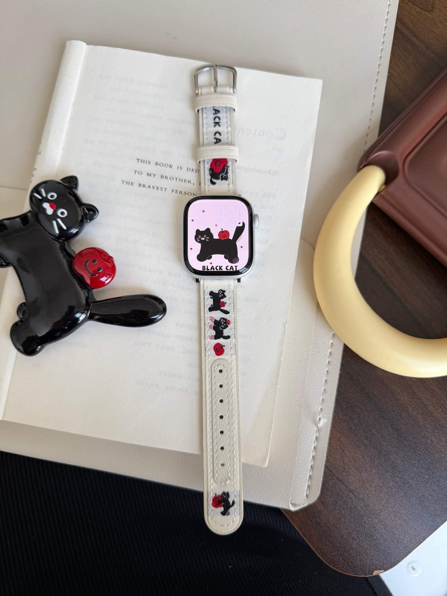 Black Cat Patchwork Leather Strap for Apple Watch Series 11/SE/Ultra 42/44/45/46/49 білий
Black Cat Patchwork Leather Strap for Apple Watch Series 11/SE/Ultra 42/44/45/46/49 білий