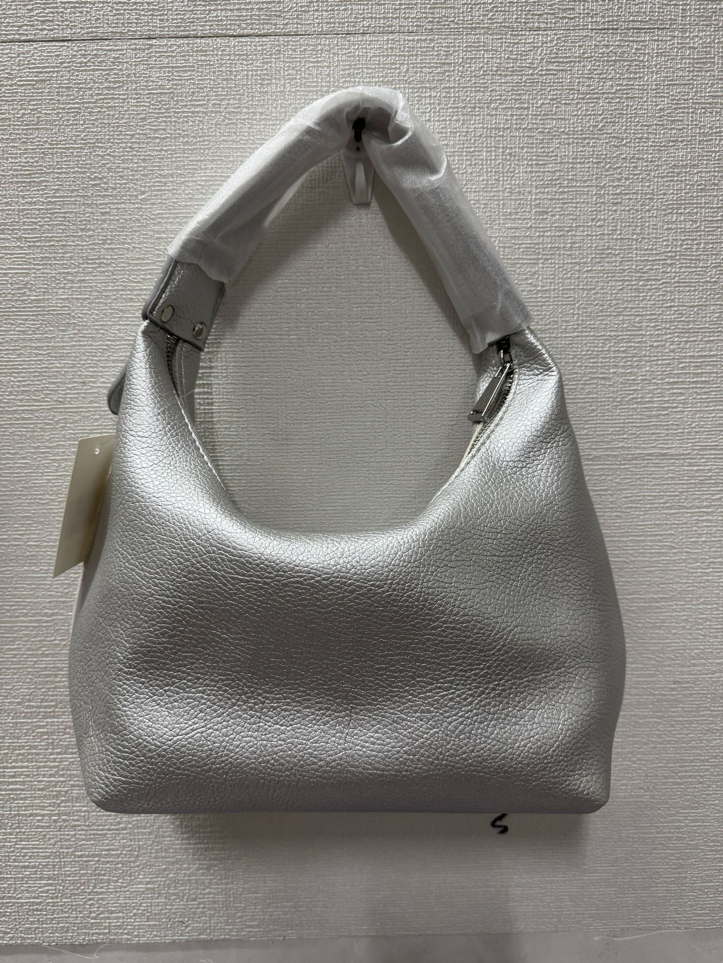 Women Dumpling Bag Soft Underarm Shoulder Handbag Korean Style Minimalist Small Tote Purse 22-12-24 серебряный
Women Dumpling Bag Soft Underarm Shoulder Handbag Korean Style Minimalist Small Tote Purse 22-12-24 серебряный