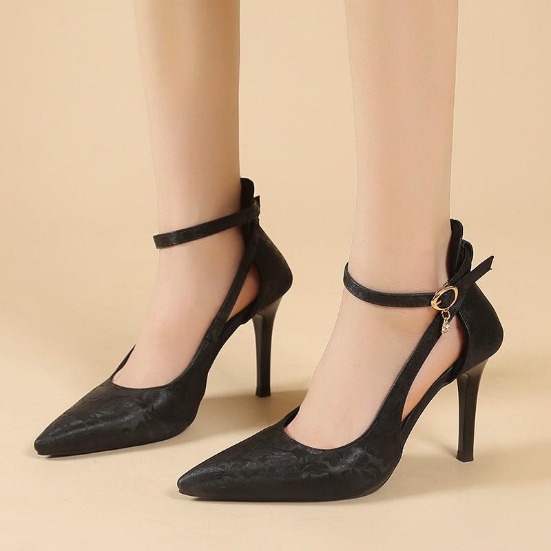 Elegant Print Embroider Woman Thin Heels Sandles Fashion Buckle Strap Ladies High Heels Sandalias Pointed Toe Summer Party Shoes
Elegant Print Embroider Woman Thin Heels Sandles Fashion Buckle Strap Ladies High Heels Sandalias Pointed Toe Summer Party Shoes