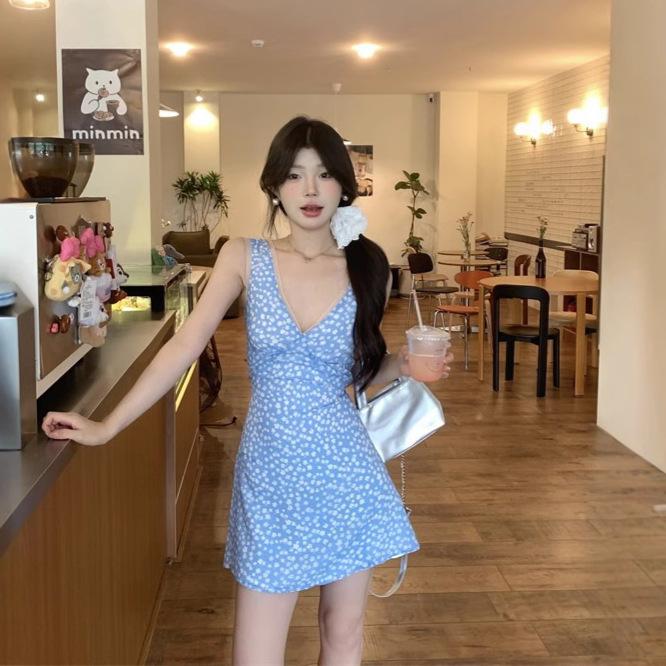 Small fresh blue floral sleeveless vest dress women s clothing summer slim fit and thin waist A-shaped skirt short skirt S
Small fresh blue floral sleeveless vest dress women s clothing summer slim fit and thin waist A-shaped skirt short skirt S