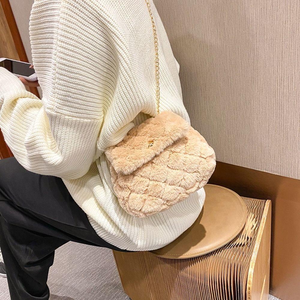 Messenger Bags Plush Shoulder Bag Korean Style Flap Handbag Retro Chain Crossbody Bag Party білий
Messenger Bags Plush Shoulder Bag Korean Style Flap Handbag Retro Chain Crossbody Bag Party білий