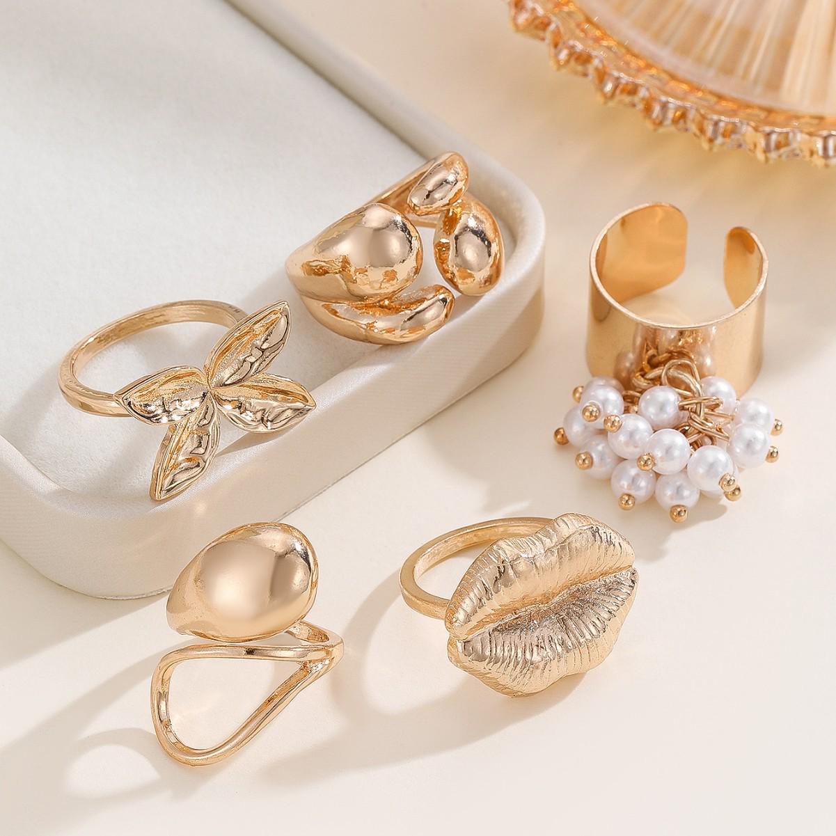 European & American Hot-Selling Lip Pearl Christmas Metal Ring Set: 5-Piece Light Luxury Jewelry золотий
European & American Hot-Selling Lip Pearl Christmas Metal Ring Set: 5-Piece Light Luxury Jewelry золотий