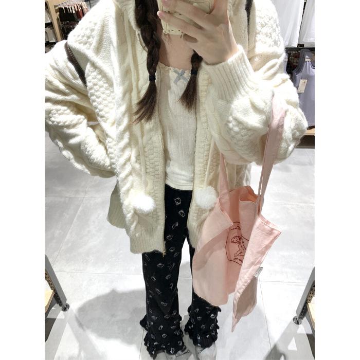 Milk white ball twist knitted sweater autumn and winter hooded zipper sweater jacket women s loose versatile lazy style top one size fits all
Milk white ball twist knitted sweater autumn and winter hooded zipper sweater jacket women s loose versatile lazy style top one size fits all