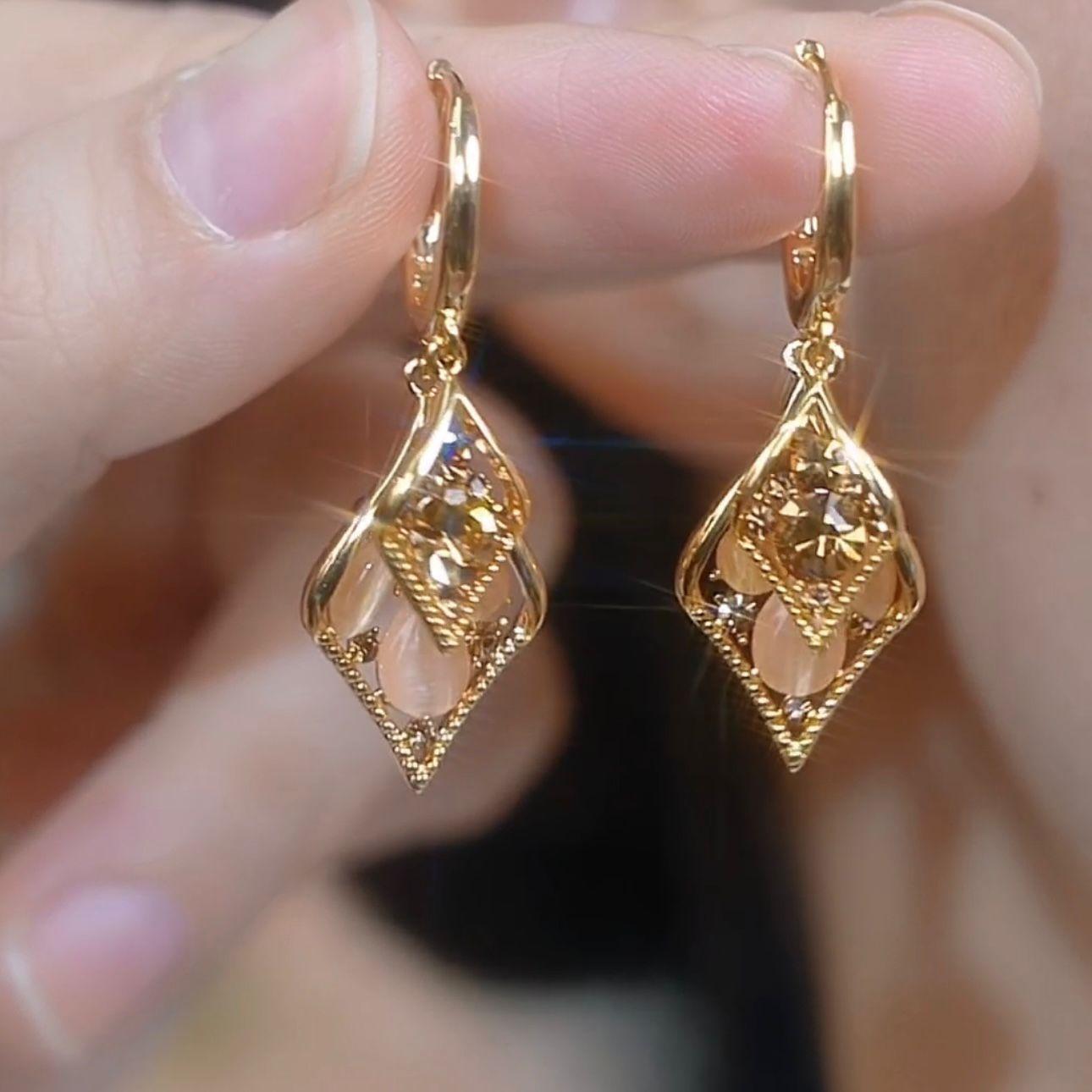 Серьги из циркония One Size
Серьги из циркония One Size