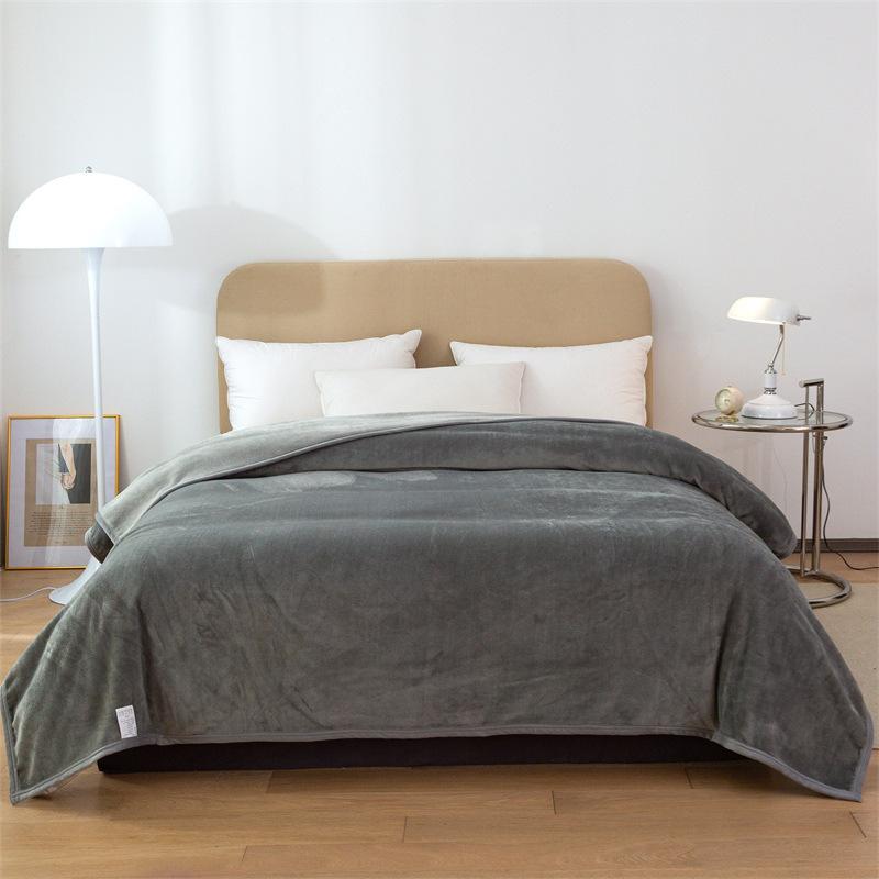 2025 new solid color simple thickened mink blanket flannel blanket office nap leisure blanket 120x200cm 1pcs
2025 new solid color simple thickened mink blanket flannel blanket office nap leisure blanket 120x200cm 1pcs