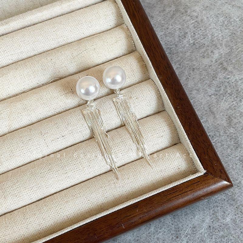 Beautiful Pearl Tassel Silver Needle Stud Earrings Women s Light Luxury High-Grade Elegant Earrings Square round Face Engagement Earrings 12mm Pearl tassel stud earrings (Silver Needle)
Beautiful Pearl Tassel Silver Needle Stud Earrings Women s Light Luxury High-Grade Elegant Earrings Square round Face Engagement Earrings 12mm Pearl tassel stud earrings (Silver Needle)