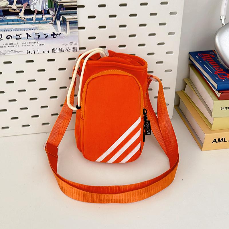 Новая сумка для мобильного телефона весна-лето 2025 через плечо, сумка для мобильного телефона для мелочи, многофункциональная сумка для отдыха и спорта на открытом воздухе, портативная оранжевый
Новая сумка для мобильного телефона весна-лето 2025 через плечо, сумка для мобильного телефона для мелочи, многофункциональная сумка для отдыха и спорта на открытом воздухе, портативная оранжевый