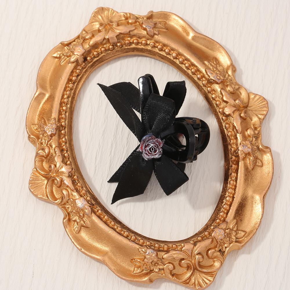 Floral Bow Shark Hair Clip for Girls - Stylish Hairpin Accessory
Floral Bow Shark Hair Clip for Girls - Stylish Hairpin Accessory