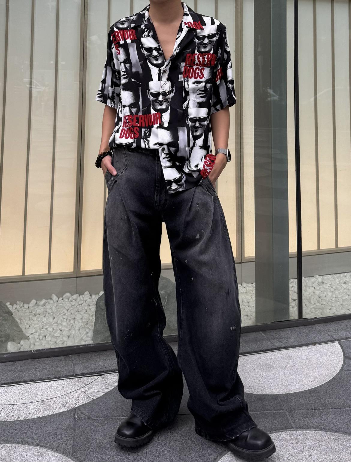 Limited-Edition Cai Xukun & Ma Boqian Ink Splatter Curved Knife Pants - Summer 3D Cut Design 3 чорний
Limited-Edition Cai Xukun & Ma Boqian Ink Splatter Curved Knife Pants - Summer 3D Cut Design 3 чорний