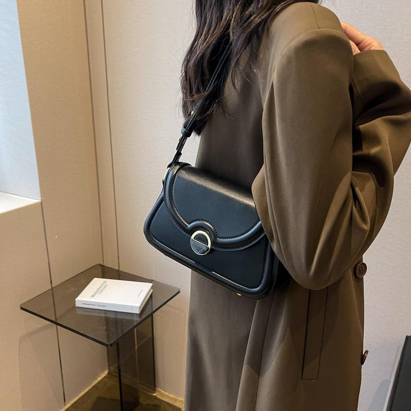 Модная сумка Новая наплечная сумка Однотонная повседневная сумка чёрный
Модная сумка Новая наплечная сумка Однотонная повседневная сумка чёрный