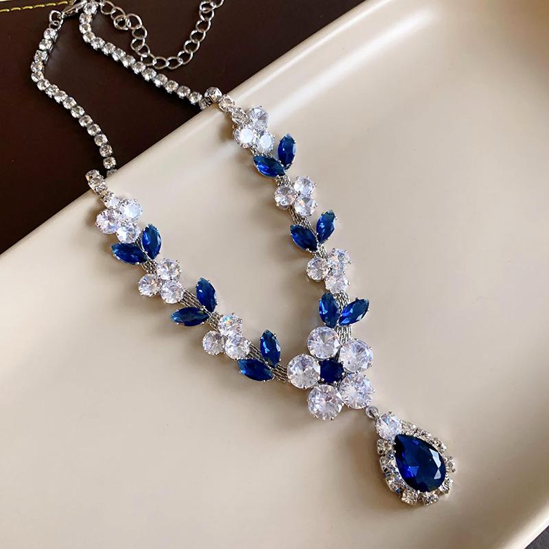 Zircon flower leaf water drop pendant necklace light luxury fashion collarbone chain exquisite new dress accessories
Zircon flower leaf water drop pendant necklace light luxury fashion collarbone chain exquisite new dress accessories