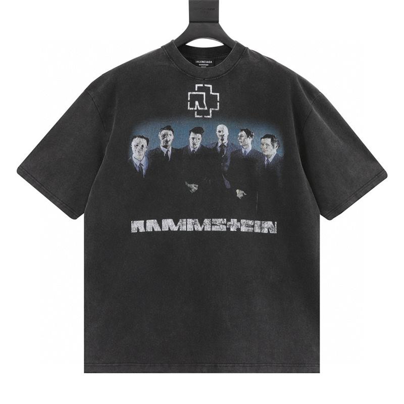 T-shirt with print S
T-shirt with print S