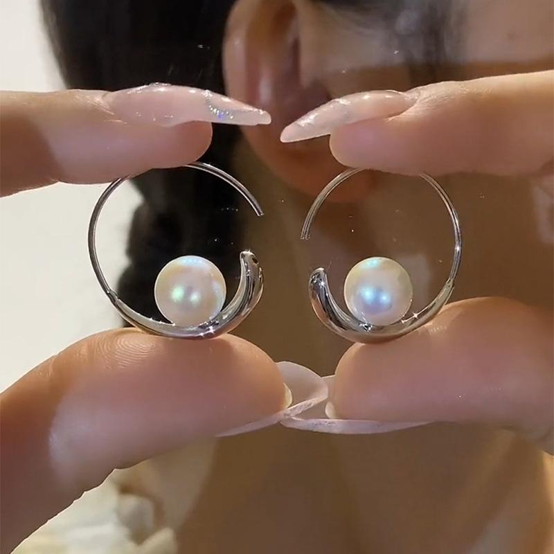 Niche design high sense simple pearl earrings femininity fashion geometric earrings new versatile Internet celebrity earrings
Niche design high sense simple pearl earrings femininity fashion geometric earrings new versatile Internet celebrity earrings