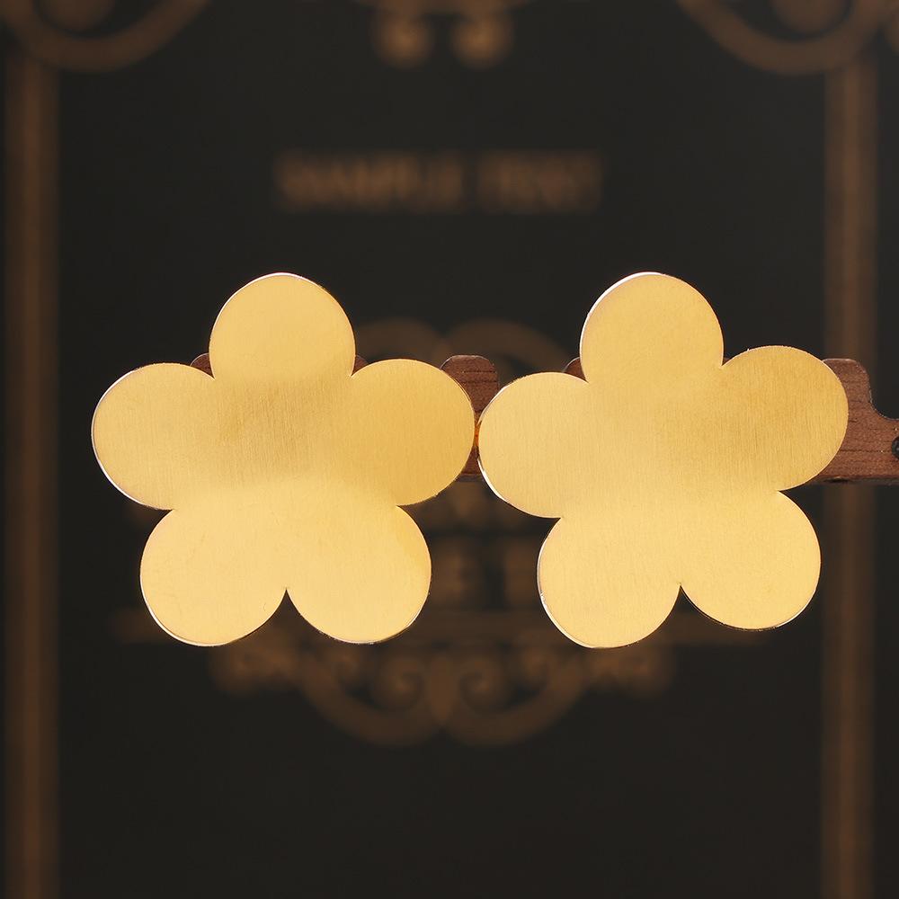 French Court Style Five-petaled Flower Stud Earrings Titanium Steel Plated 18k Real Gold Niche Smooth Surface Design Geometric Flower Ear Jewelry
French Court Style Five-petaled Flower Stud Earrings Titanium Steel Plated 18k Real Gold Niche Smooth Surface Design Geometric Flower Ear Jewelry