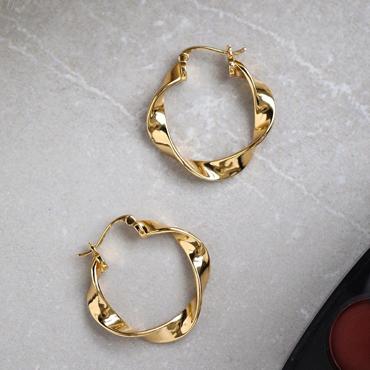 Influencer Style Gold-Plated S925 Sterling Silver Ear Hoops & Cuffs for Women – High-End Fashion Elegance 925 Sterling Silver
Influencer Style Gold-Plated S925 Sterling Silver Ear Hoops & Cuffs for Women – High-End Fashion Elegance 925 Sterling Silver