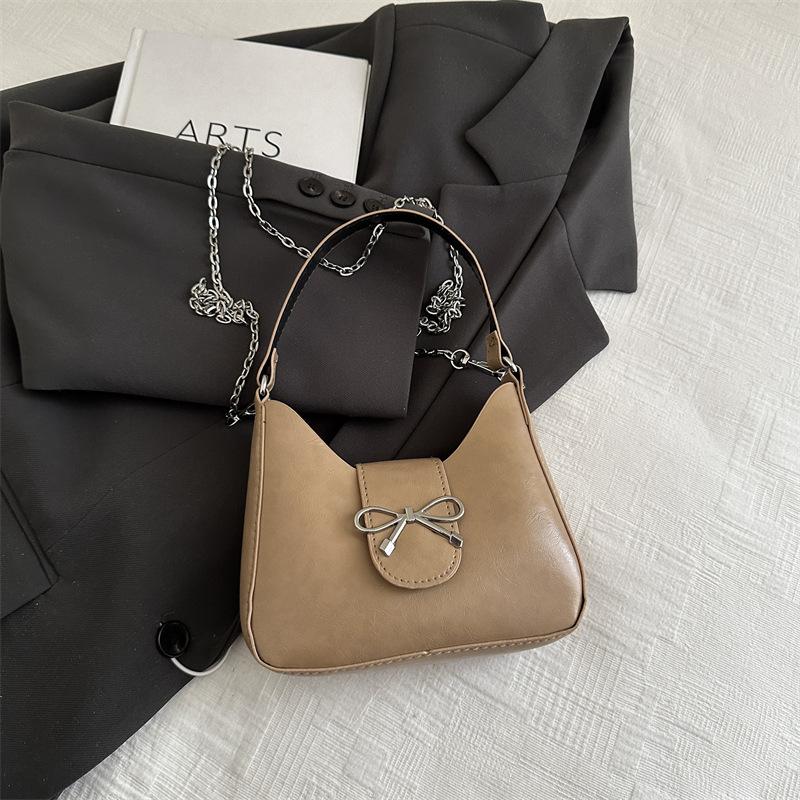 Простая женская сумка 2025 новая личность трендовая плечевая сумка подмышку текстура иностранный стиль сумка-багет хаки