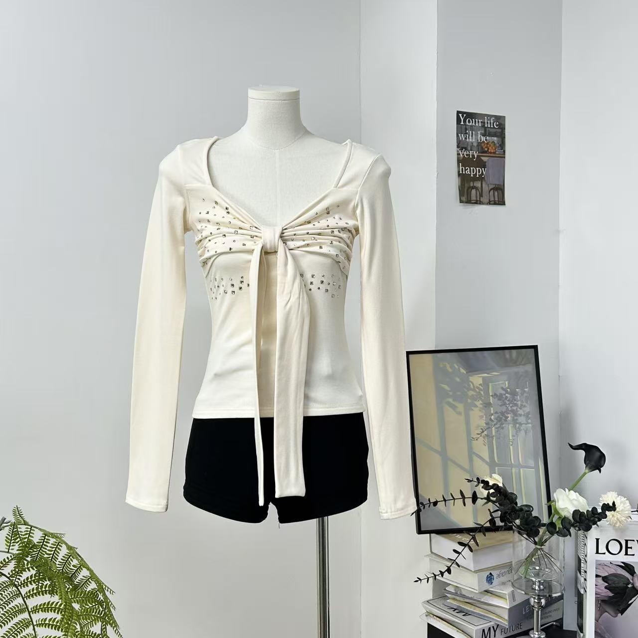 Women s Rhinestone Bow V-Neck Long Sleeve Apricot T-shirt, Slim Fit Waist-Cinching Top S
Women s Rhinestone Bow V-Neck Long Sleeve Apricot T-shirt, Slim Fit Waist-Cinching Top S
