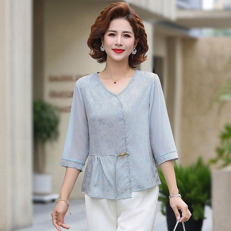 Mom s Summer Chiffon Blouse & T-Shirt Set: 2026 New Style for Middle-Aged and Elderly Women 3XL (115-130 jin) світло-синій колір
Mom s Summer Chiffon Blouse & T-Shirt Set: 2026 New Style for Middle-Aged and Elderly Women 3XL (115-130 jin) світло-синій колір