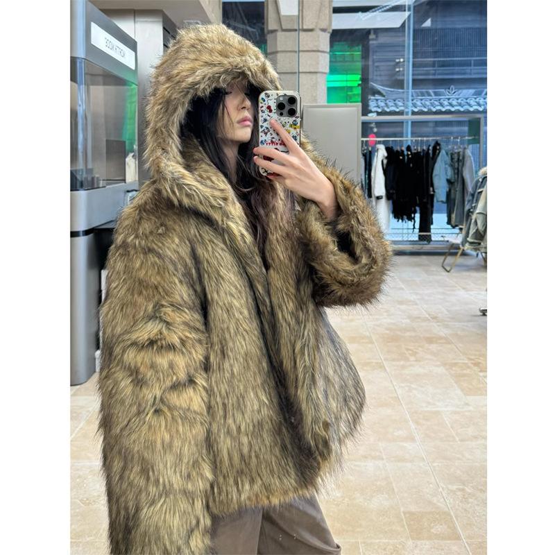Новая женская шуба из волчьего меха с капюшоном, имитация лисьего меха, молодежная утолщенная зимняя теплая куртка XS коричневый
Новая женская шуба из волчьего меха с капюшоном, имитация лисьего меха, молодежная утолщенная зимняя теплая куртка XS коричневый