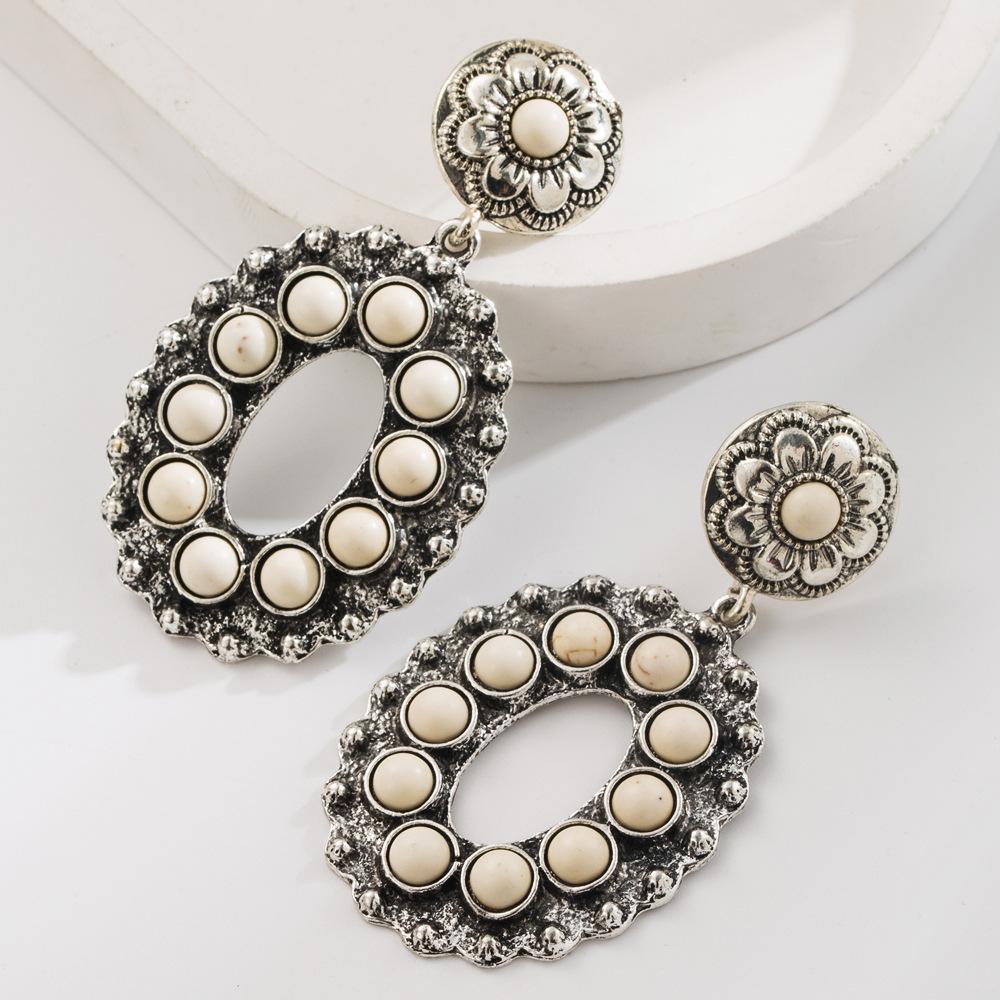 Retro Heavy-duty Hollowed-out Flower Turquoise Earrings for Women - Creative, Exaggerated, High-end Ear Jewelry. білий
Retro Heavy-duty Hollowed-out Flower Turquoise Earrings for Women - Creative, Exaggerated, High-end Ear Jewelry. білий