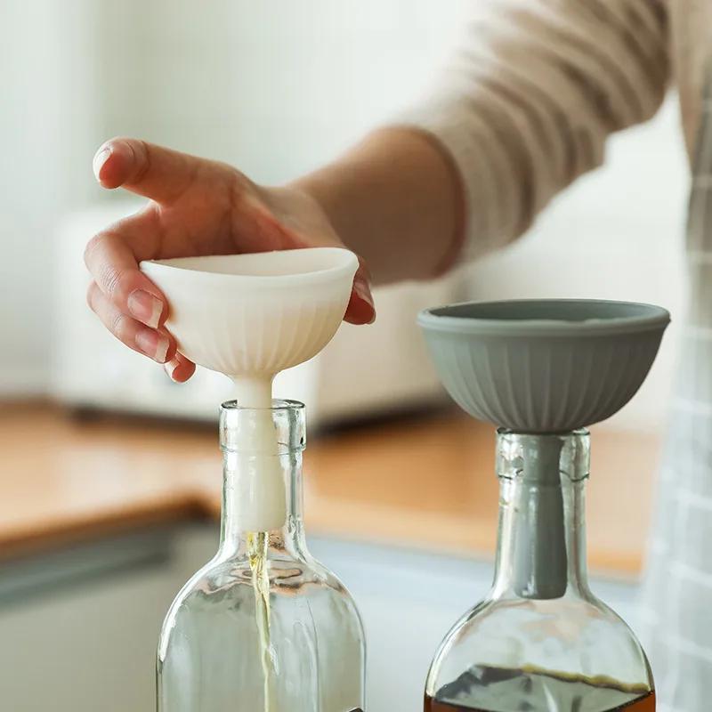 1PC Kitchen Silicone Funnel Splash Proof Does Not Stick To Oil Creative Multifunctional Funnel Food Grade Oil Leak Seasoning Plate сірий
1PC Kitchen Silicone Funnel Splash Proof Does Not Stick To Oil Creative Multifunctional Funnel Food Grade Oil Leak Seasoning Plate сірий