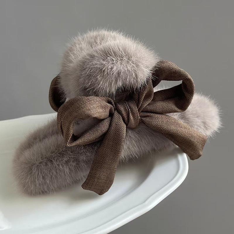 Women s Plush Bow Shark Hair Clip - Autumn/Winter 2025 Collection света кофе
Women s Plush Bow Shark Hair Clip - Autumn/Winter 2025 Collection света кофе