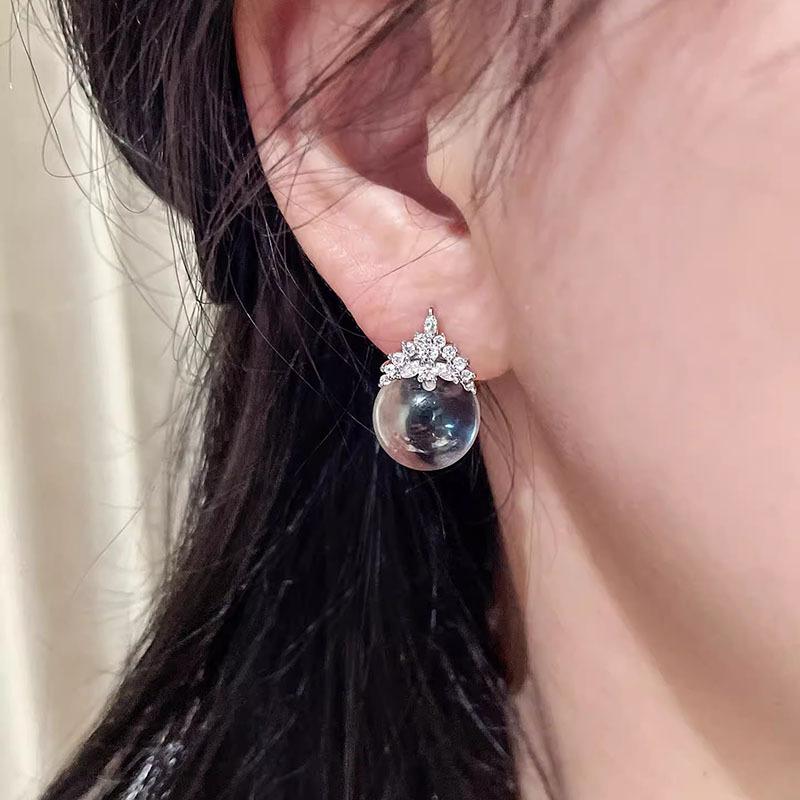Exquisite ice transparent snowflake white crystal earrings for women exquisite diamond inlay Round beads earring new in срібний
Exquisite ice transparent snowflake white crystal earrings for women exquisite diamond inlay Round beads earring new in срібний