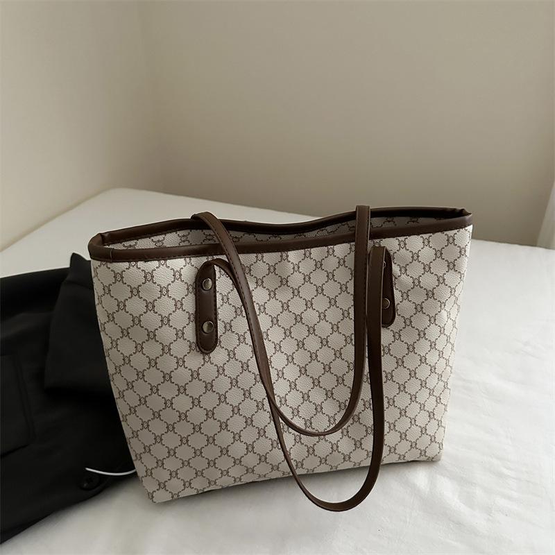 На работу ретро большая вместимость сумка через плечо женская 2025 зима новая повседневная персонализированная сумка-тоут модная сумка под мышкой белый