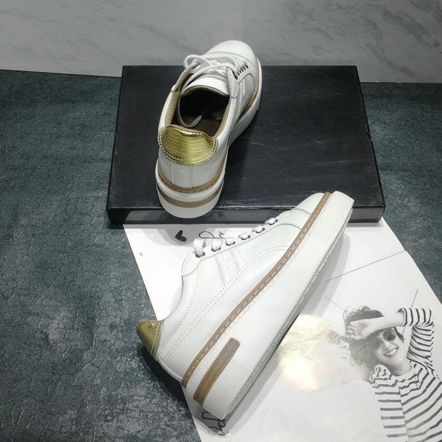 Женские кроссовки на плоской платформе, белые туфли в тон из натуральной кожи, повседневная удобная студенческая обувь с вышивкой и шнуровкой 35
Женские кроссовки на плоской платформе, белые туфли в тон из натуральной кожи, повседневная удобная студенческая обувь с вышивкой и шнуровкой 35