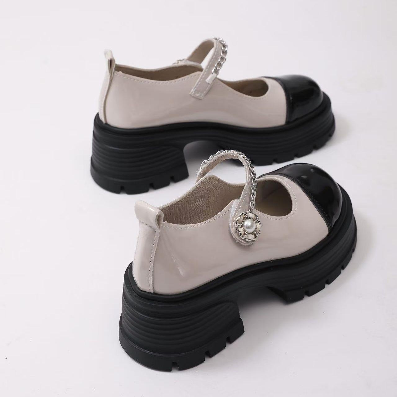 Xiaoxiangfeng temperament platform single shoes 2025 summer new French Mary Jane shoes women s British style retro small leather shoes 35
Xiaoxiangfeng temperament platform single shoes 2025 summer new French Mary Jane shoes women s British style retro small leather shoes 35