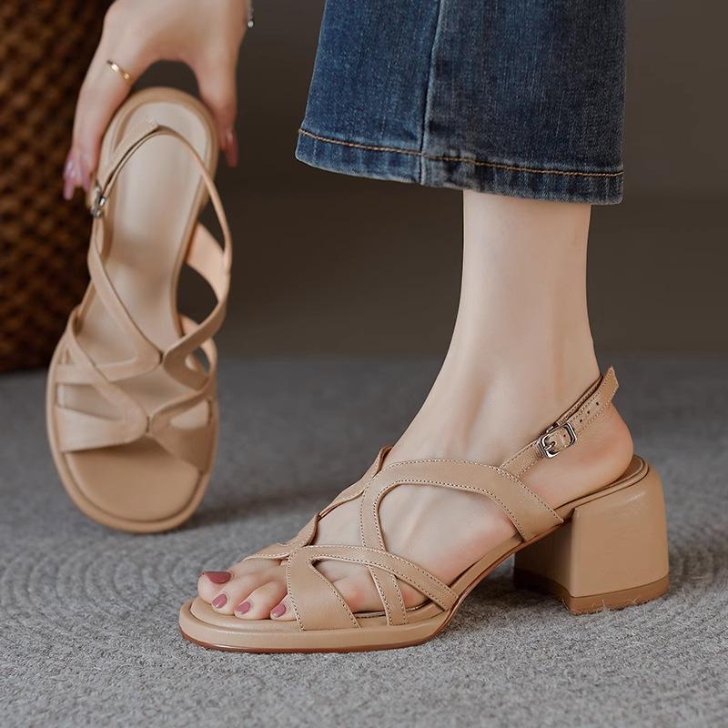 Cowhide version~ retro Roman shoes open-toed high-heeled sandals women s 2025 summer hollow temperament one-word buckle slippers 35 чёрный
Cowhide version~ retro Roman shoes open-toed high-heeled sandals women s 2025 summer hollow temperament one-word buckle slippers 35 чёрный