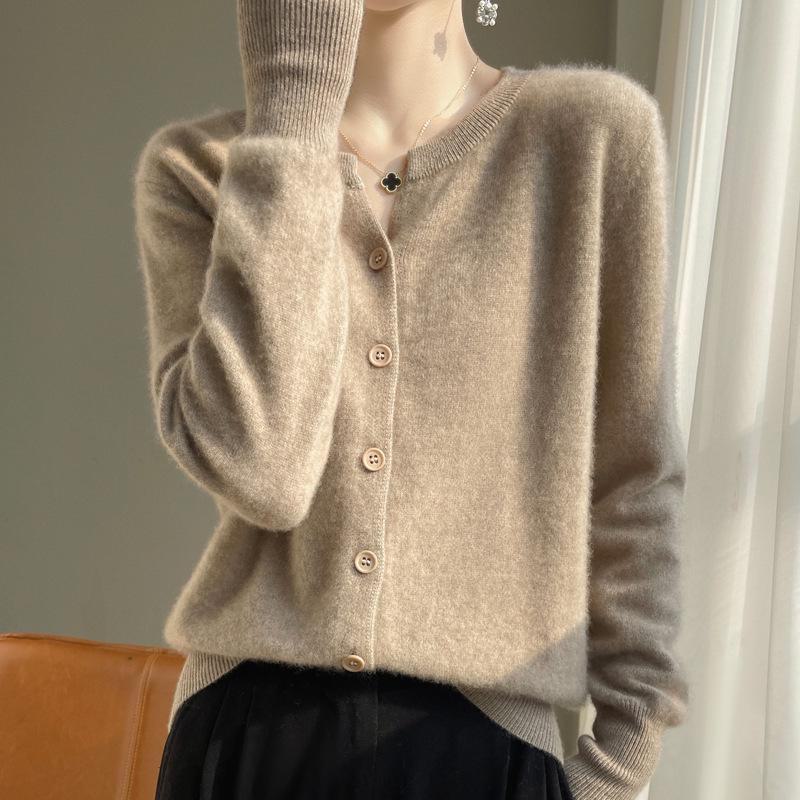 2024 Кашемировый кардиган с V-образным вырезом: Женский универсальный свитер с длинным рукавом для весны, осени и зимы L верблюд
2024 Кашемировый кардиган с V-образным вырезом: Женский универсальный свитер с длинным рукавом для весны, осени и зимы L верблюд